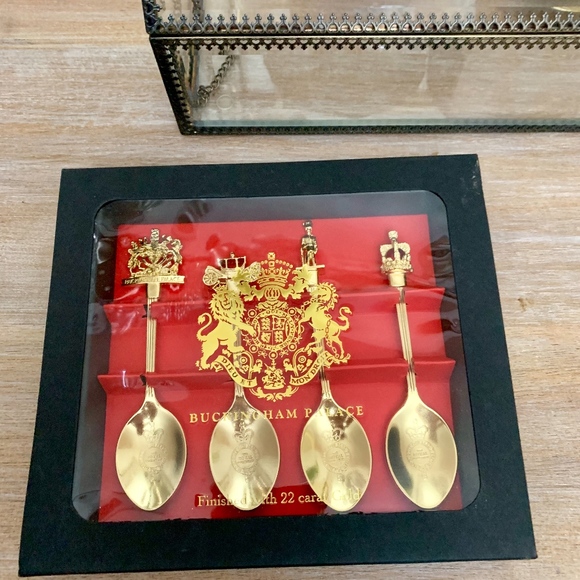 Exquisite Spoon Collection from Buckingham Palace - Picture 4 of 5